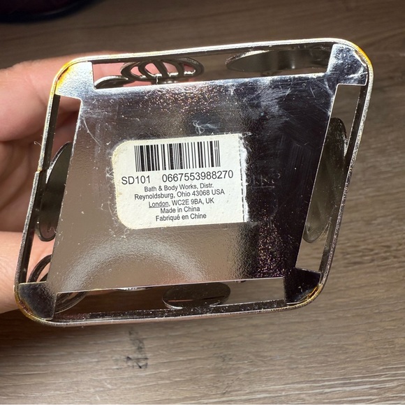 Bath & Body Works SOAP Sleeve Holder
CHRISTMS ORNAMENT SOAP HOLDER
Holder - Picture 13 of 16